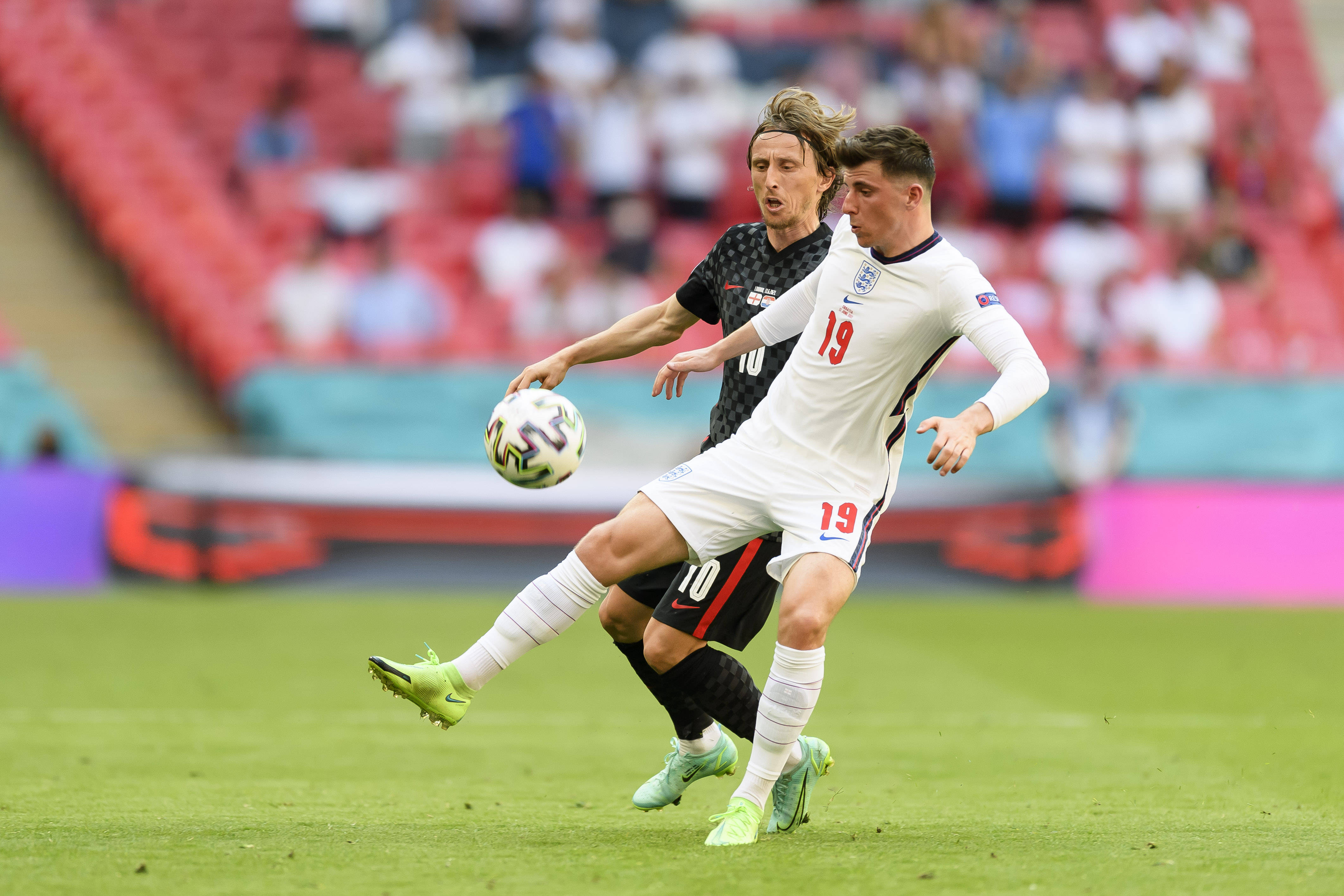 荷兰联赛球员在国际比赛中造杀伐 荷兰联赛球员在国际比赛中造杀伐