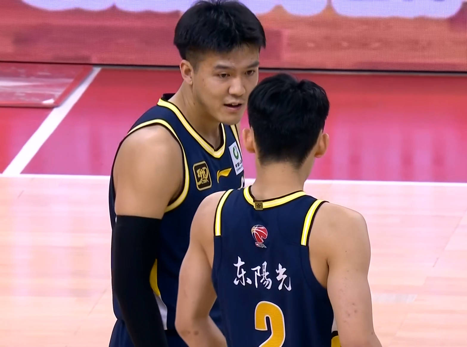 广东队士气高涨,准备面对新疆男篮 广东队士气高涨,准备面对新疆男篮