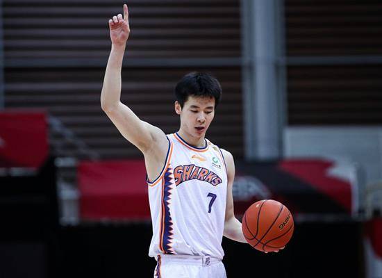 非洲球员在国际篮坛赛场上表现亮眼 非洲球员在国际篮坛赛场上表现亮眼