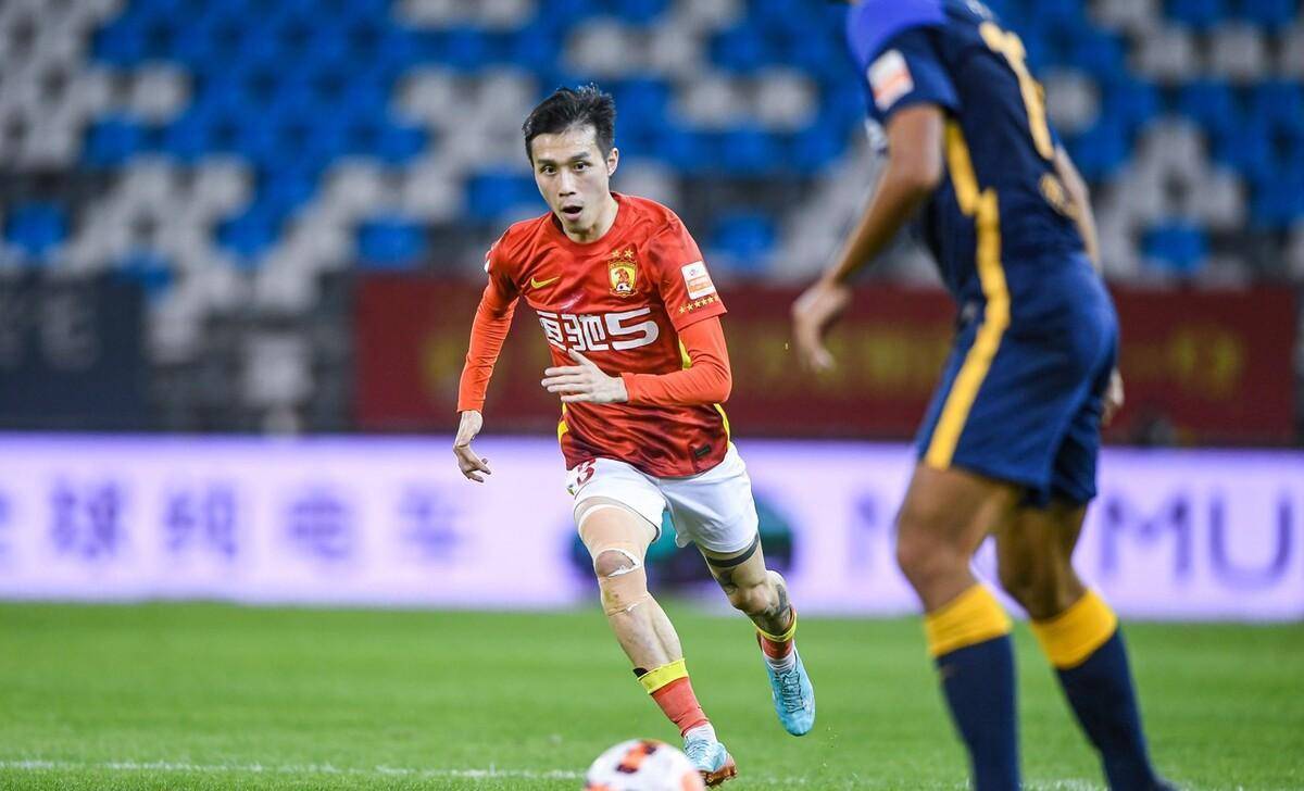 里昂队在关键时刻抢得一场胜利 里昂队在关键时刻抢得一场胜利