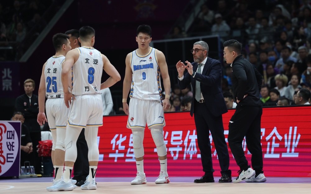 利沃诺主场不敌,防守疲软难掩失败 利沃诺主场不敌,防守疲软难掩失败