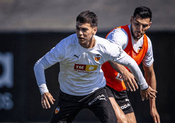 od体育娱乐-瓦伦西亚险胜塞维利亚，继续保持不败势头的简单介绍