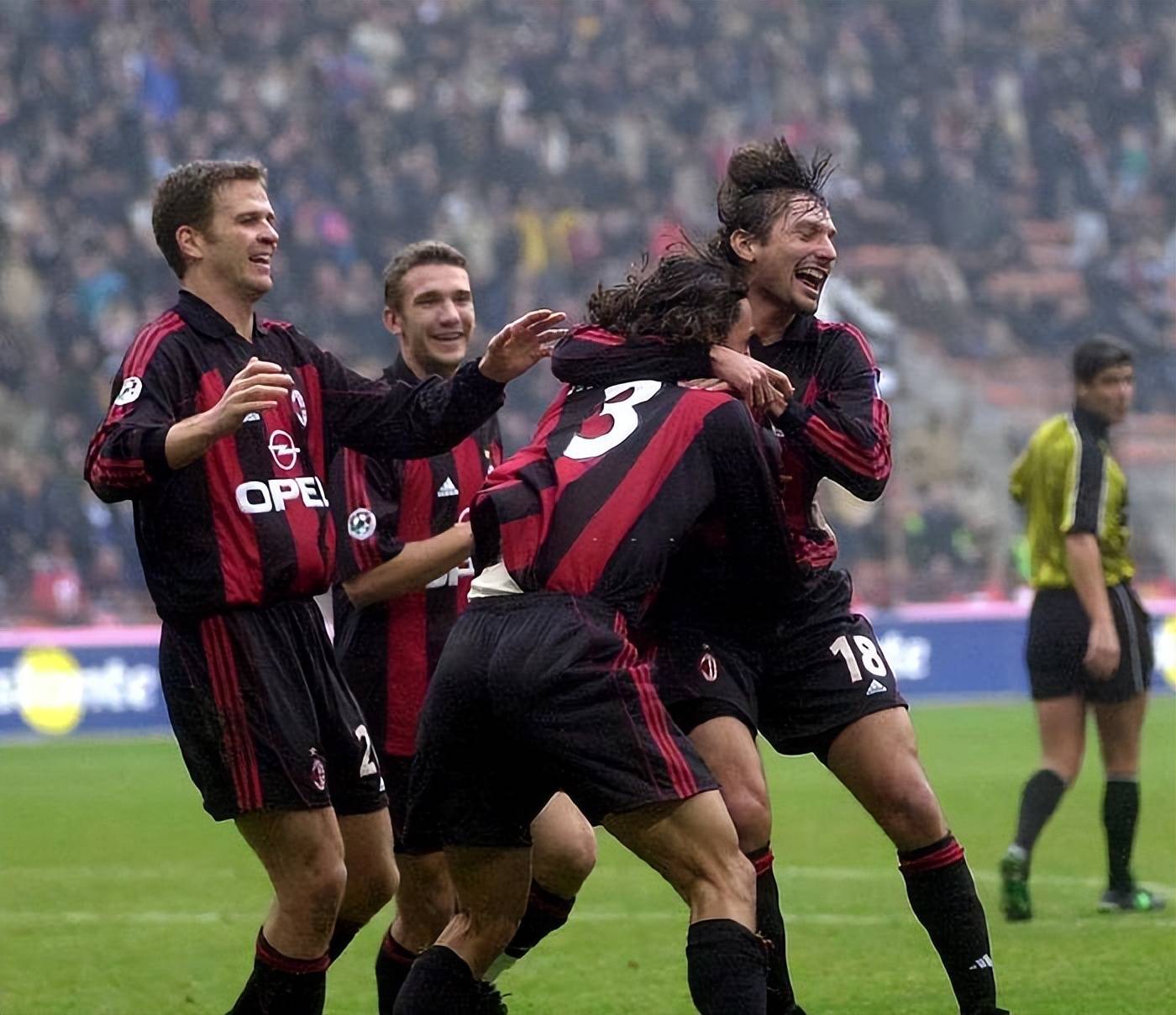 od体育官网-AC米兰击败泽尼特，取得欧联杯比赛胜利