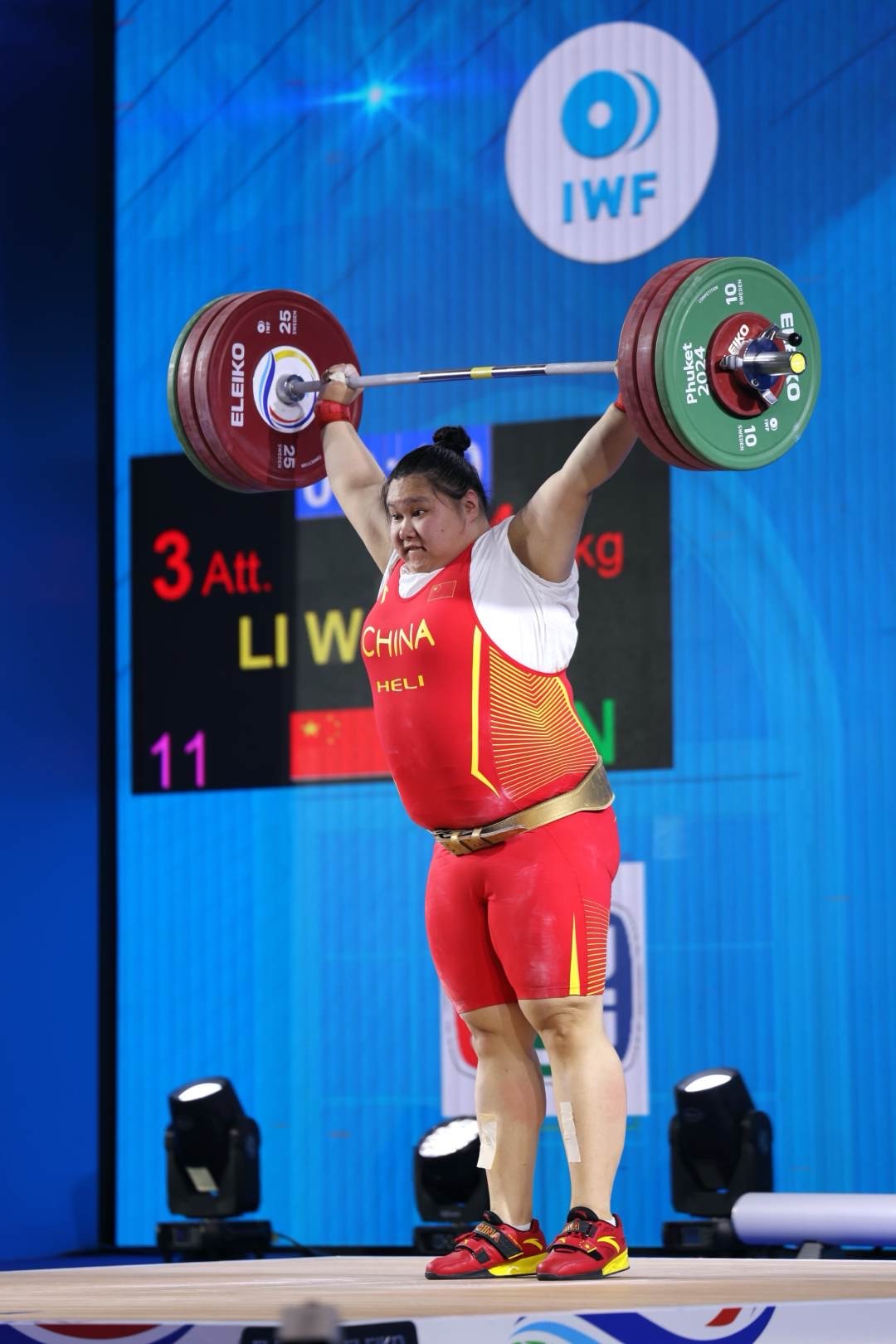 泰国女子选手勇夺冠军,震撼全场 泰国女子选手勇夺冠军,震撼全场