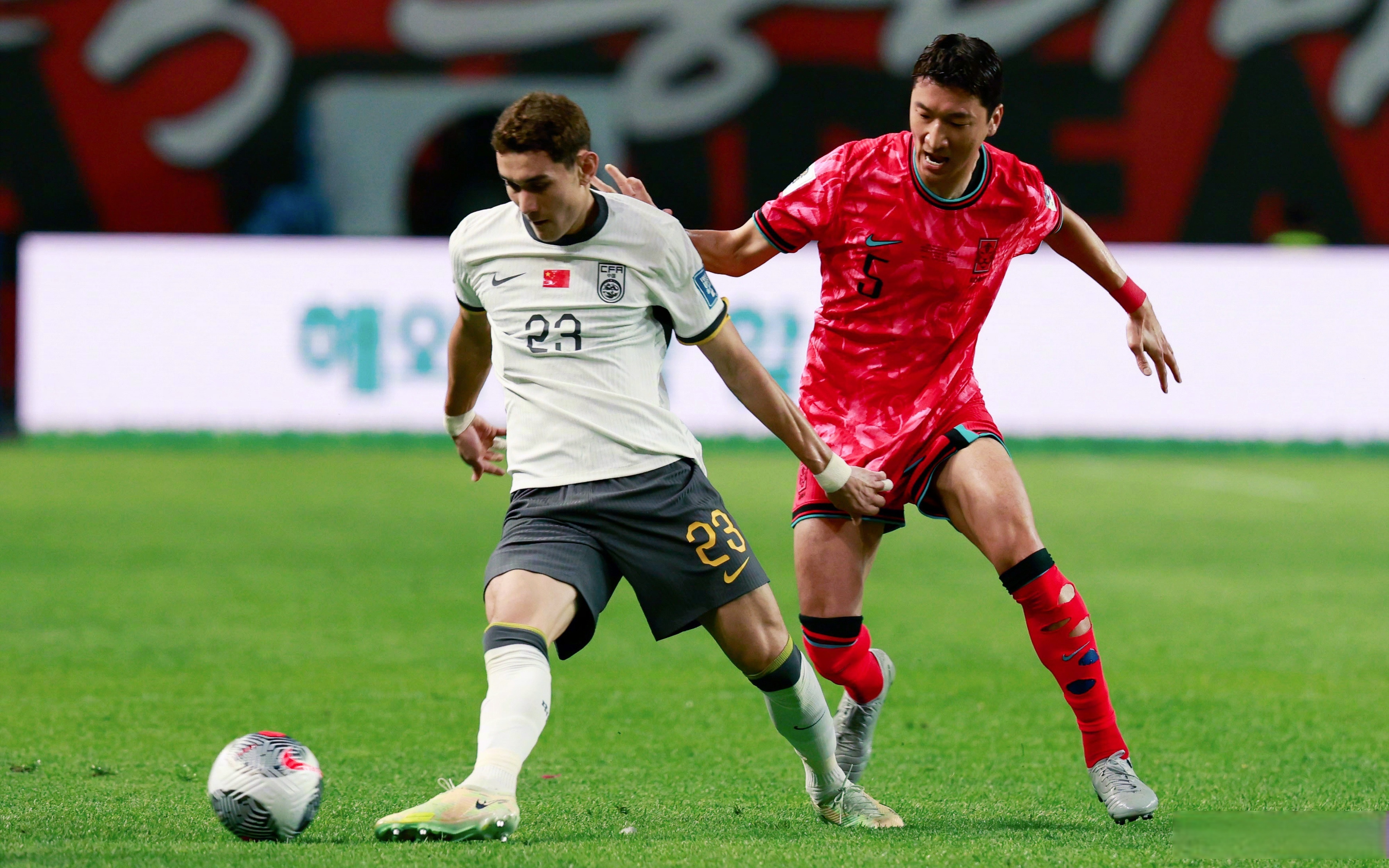 泰国球队两度逆袭，赢得下一轮硬仗的简单介绍