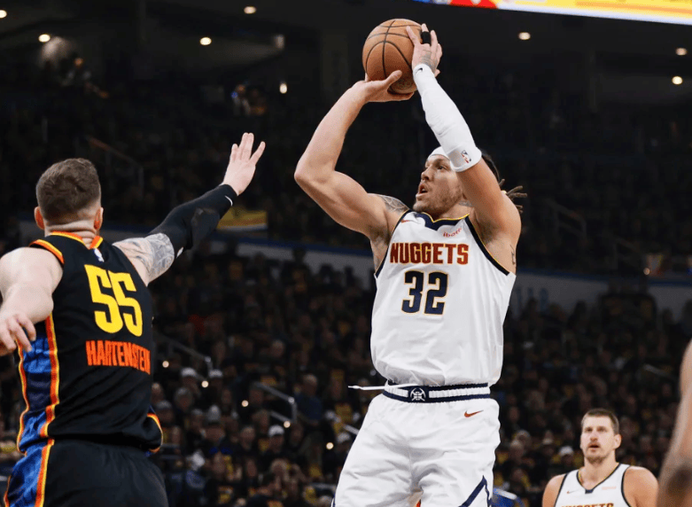 76人爆冷击败掘金继续领跑