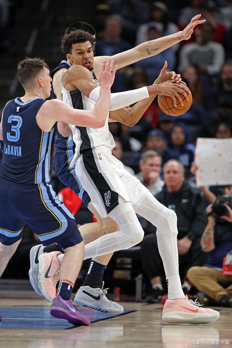 太阳主场击败马刺,终结连败纪录 太阳主场击败马刺,终结连败纪录